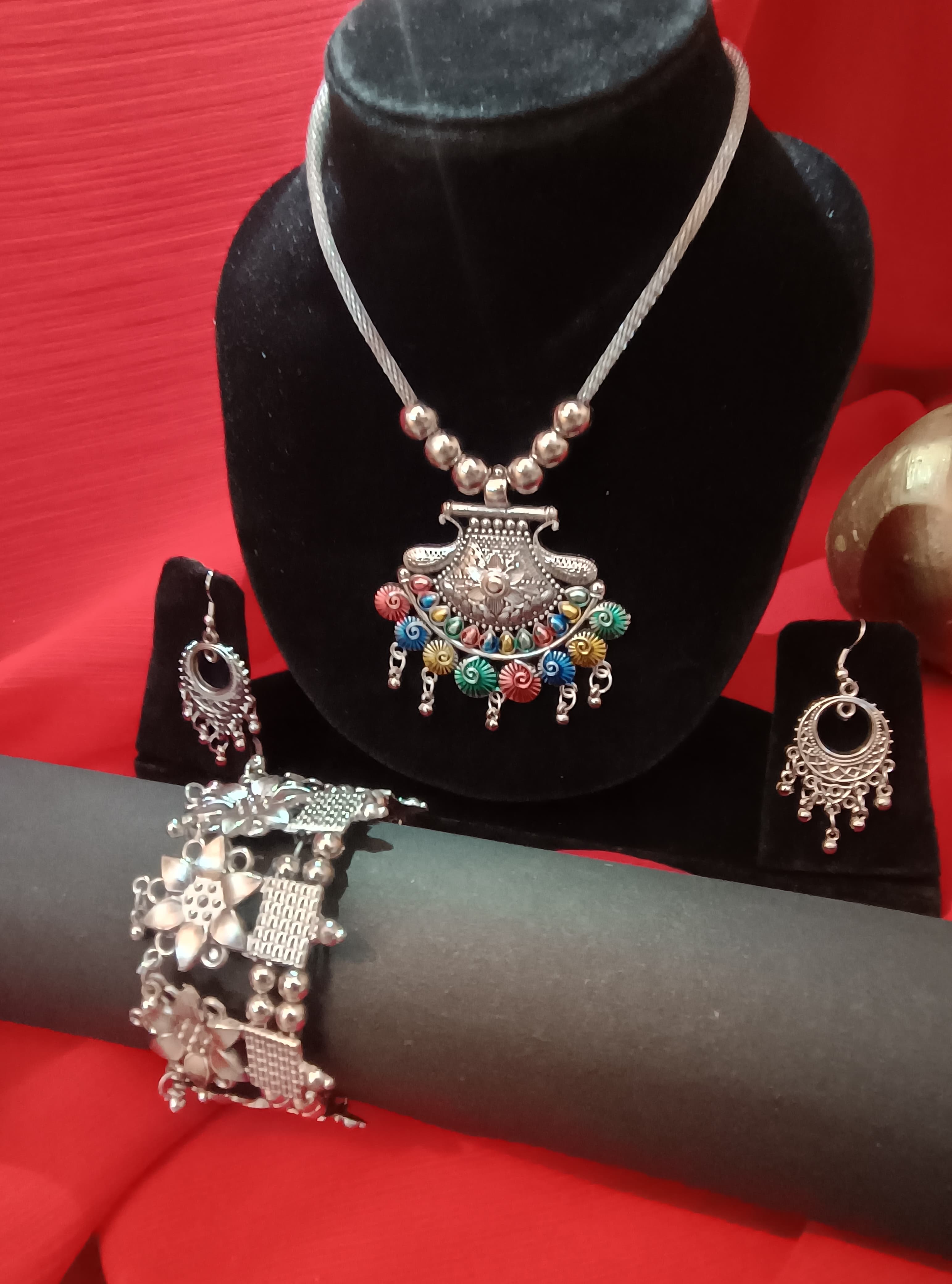 Mayantiie Oxidized Silver Jewelry Set – Pendant, Earrings & Bracelet Combo