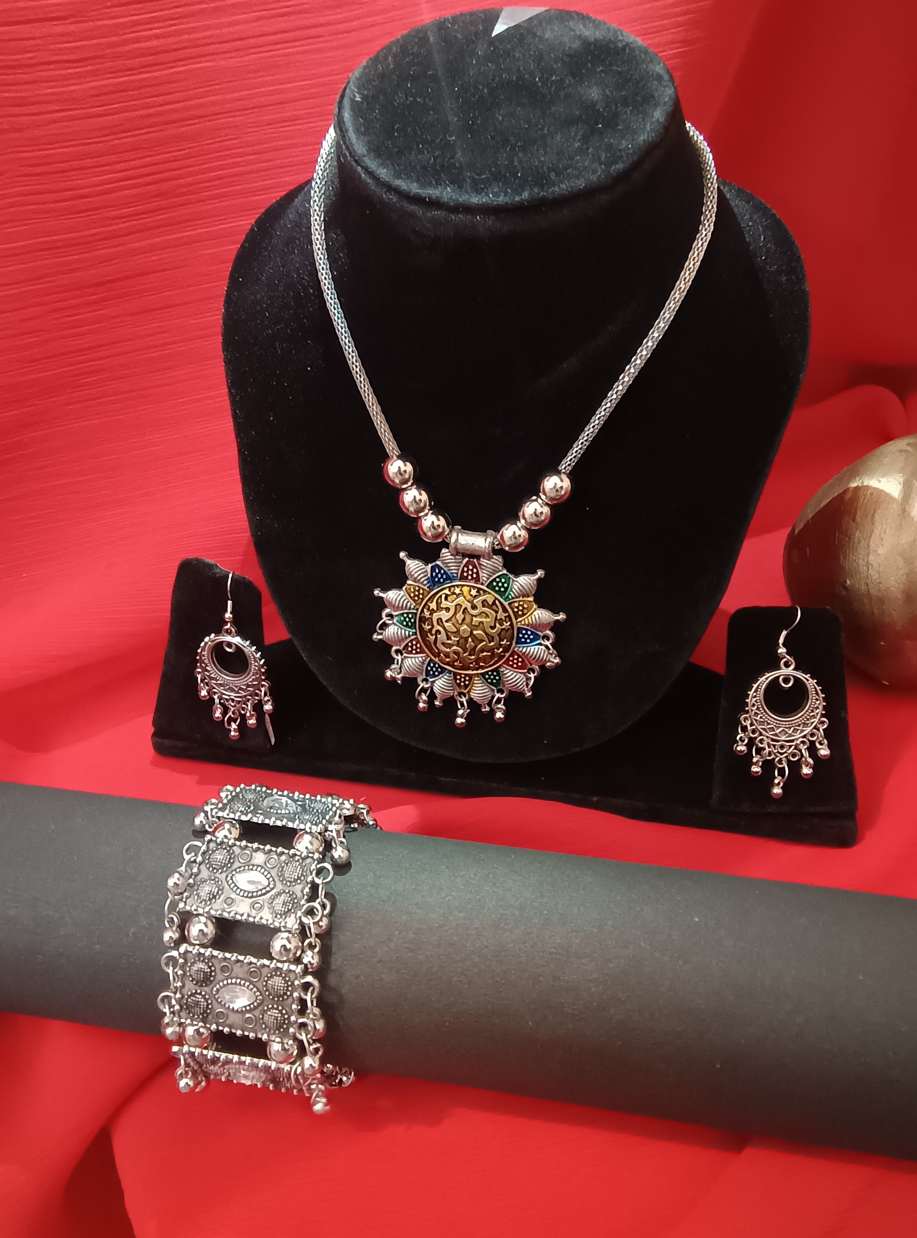 Mayantiie Oxidized Silver Jewelry Set – Pendant, Earrings & Bracelet Combo