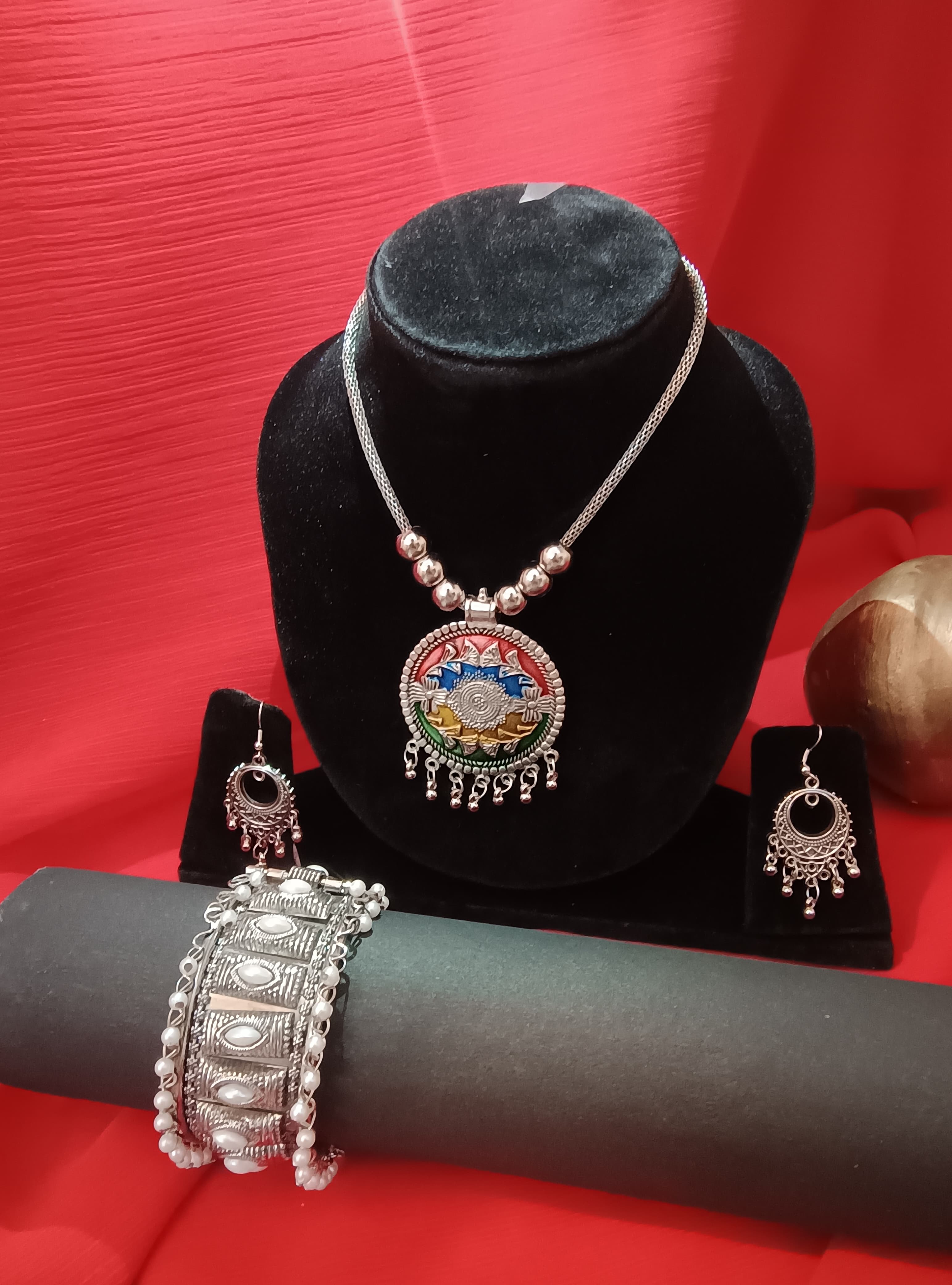 Mayantiie Oxidized Silver Jewelry Set – Pendant, Earrings & Bracelet Combo