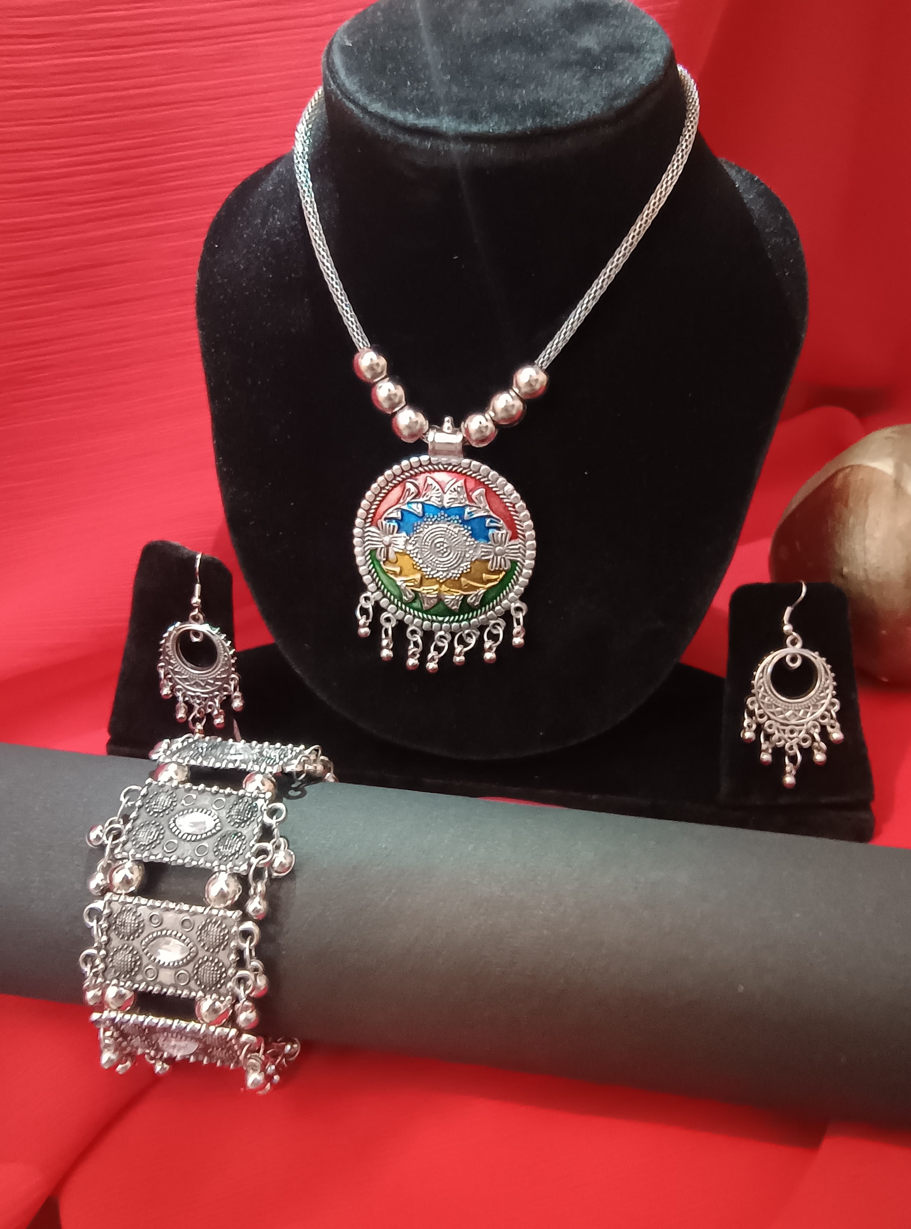 Mayantiie Oxidized Silver Jewelry Set – Pendant, Earrings & Bracelet Combo