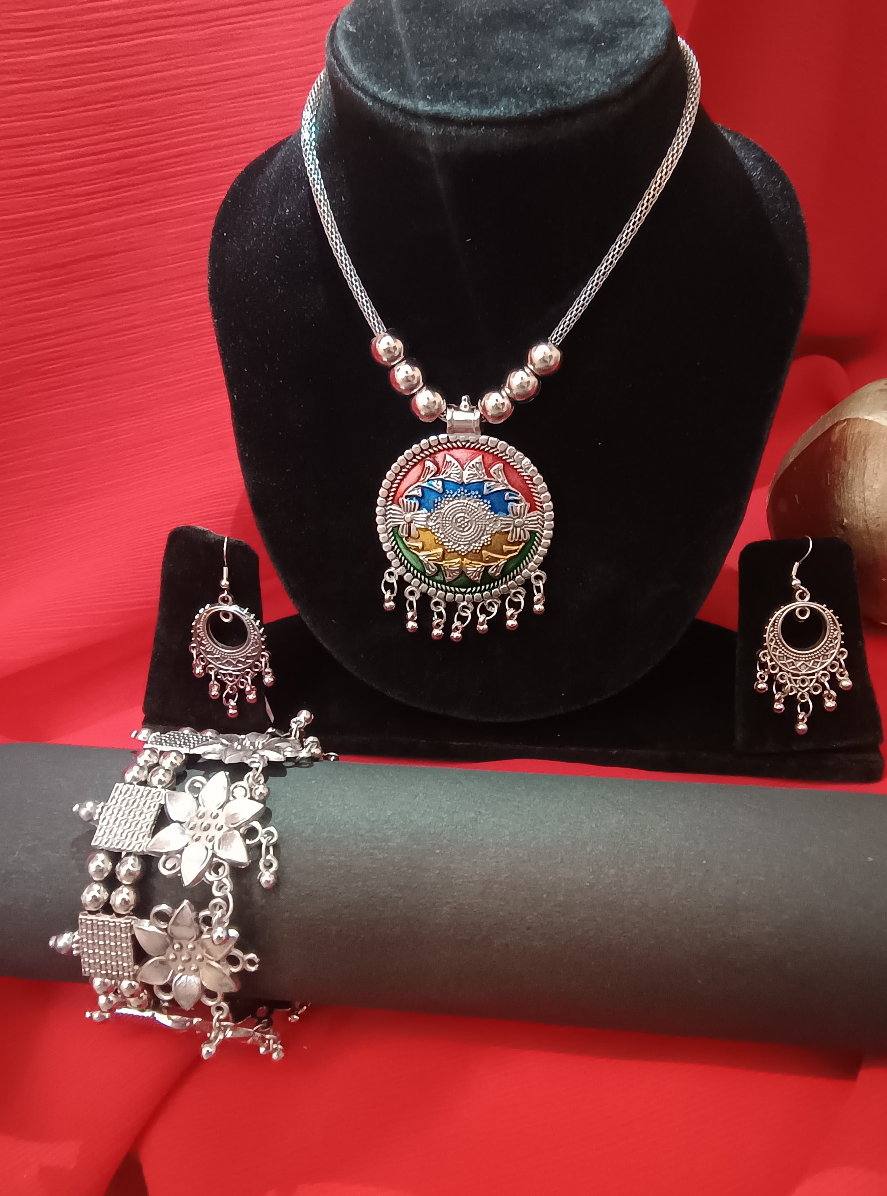 Mayantiie Oxidized Silver Jewelry Set – Pendant, Earrings & Bracelet Combo